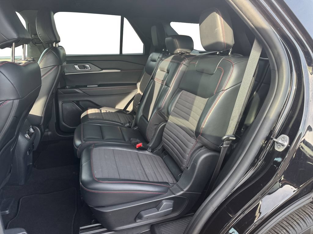 Certified 2025 Ford Explorer ST-Line w/ ST-Line Street Pack AWD/4WD image 18