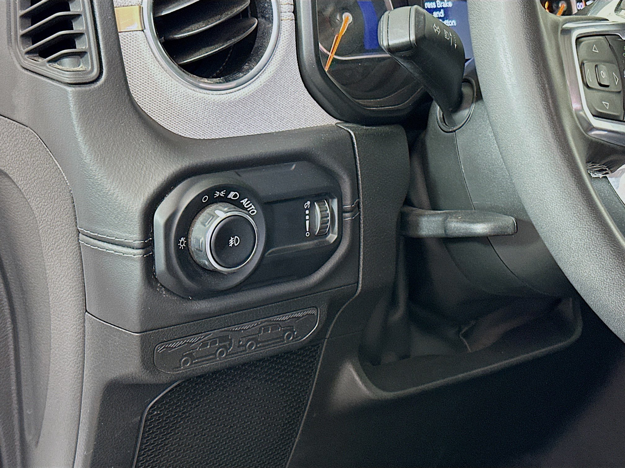 Used 2025 Jeep Wrangler Unlimited Sahara AWD/4WD image 16