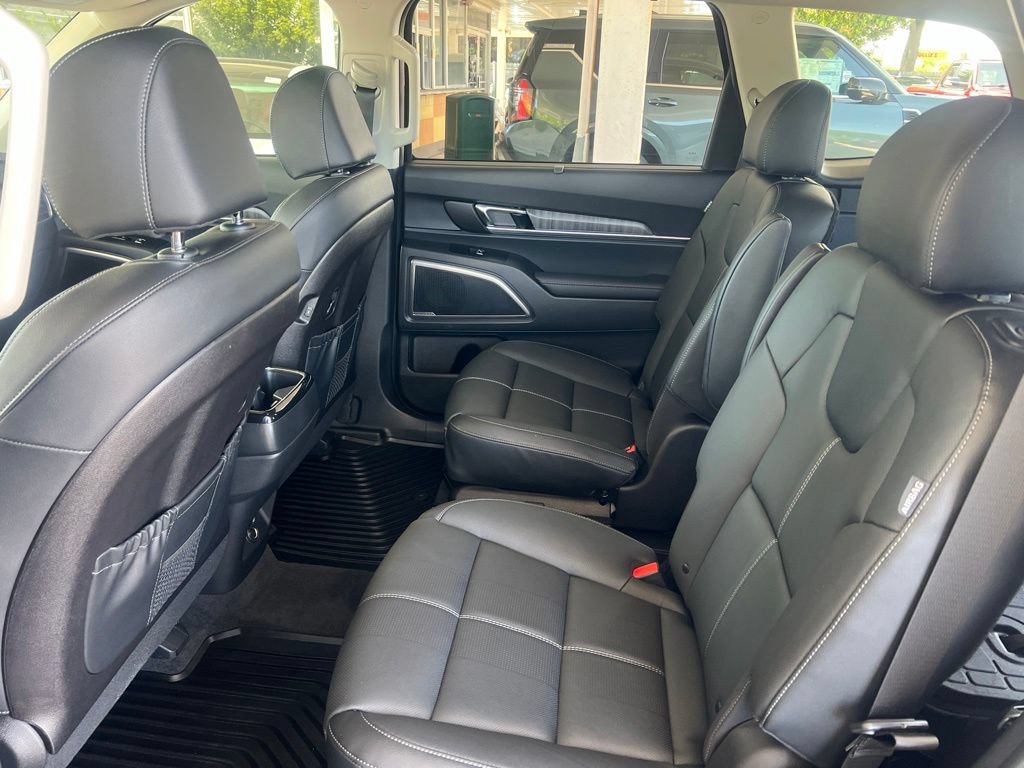 Certified 2025 Kia Telluride EX w/ EX Captain's Chair Package AWD/4WD image 9