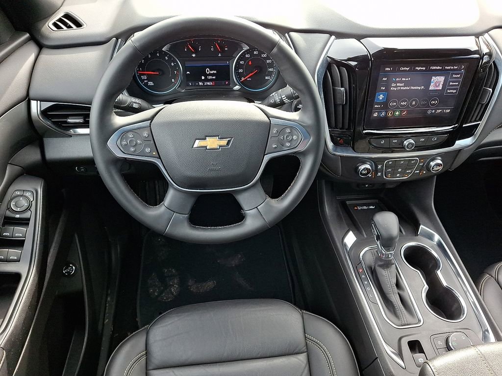 Used 2023 Chevrolet Traverse LT image 14
