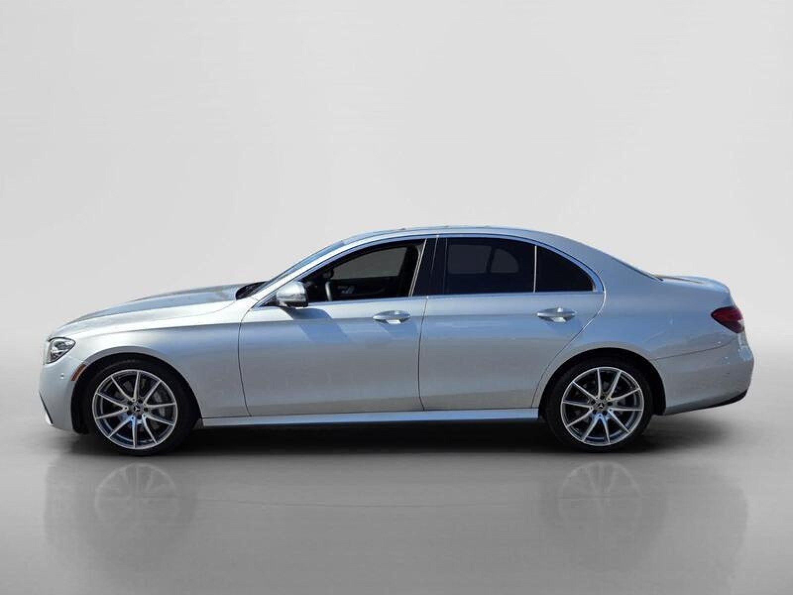 Used 2023 Mercedes-Benz E 350 Sedan image 2