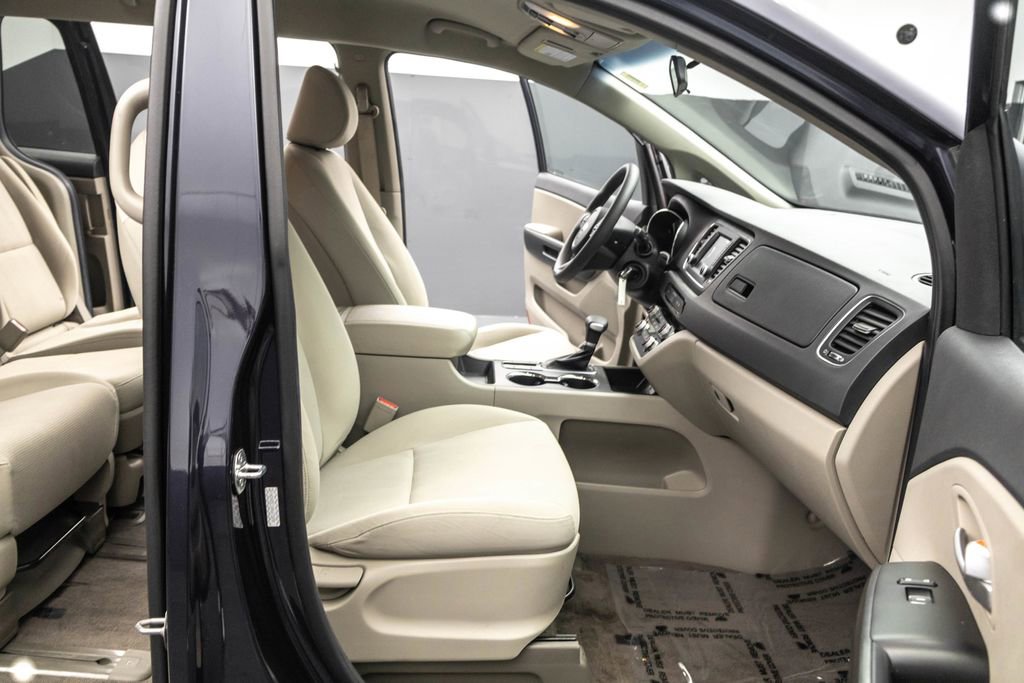 Used 2021 Kia Sedona LX image 31