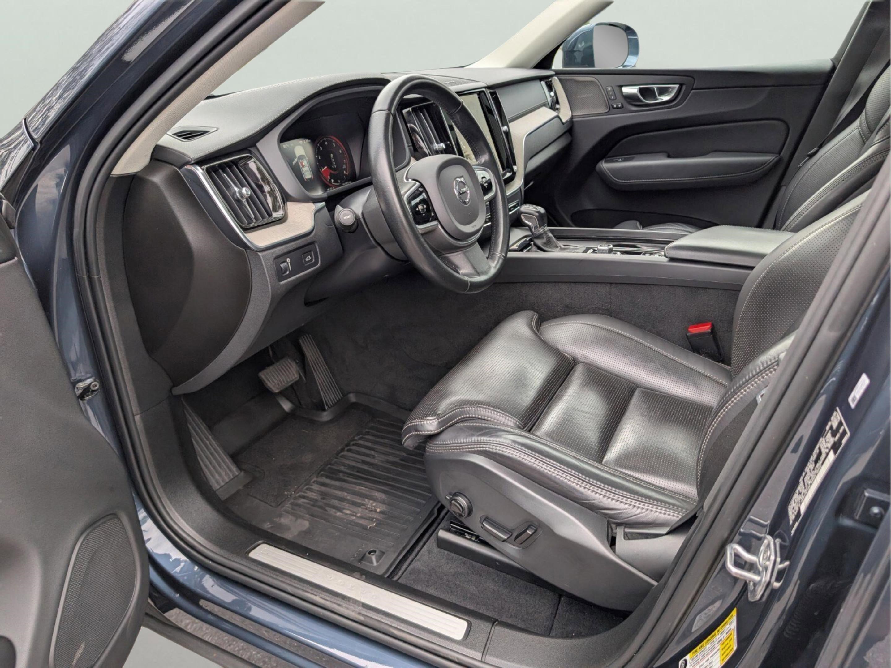 Used 2021 Volvo XC60 T5 Inscription image 29