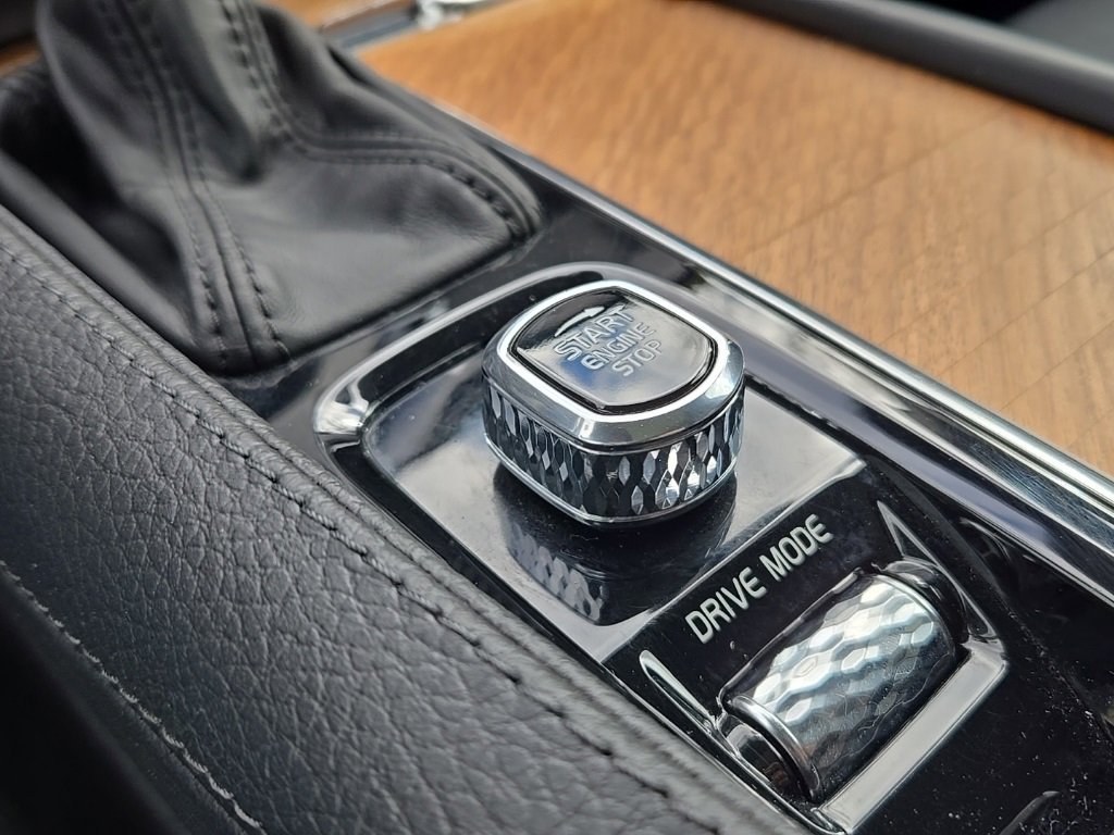 Used 2021 Volvo XC90 T6 Momentum w/ Climate Package image 16