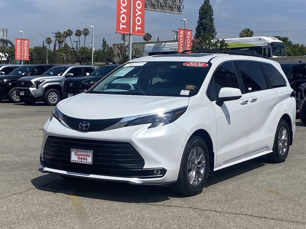 Certified 2026 Toyota Sienna XLE FWD image 36