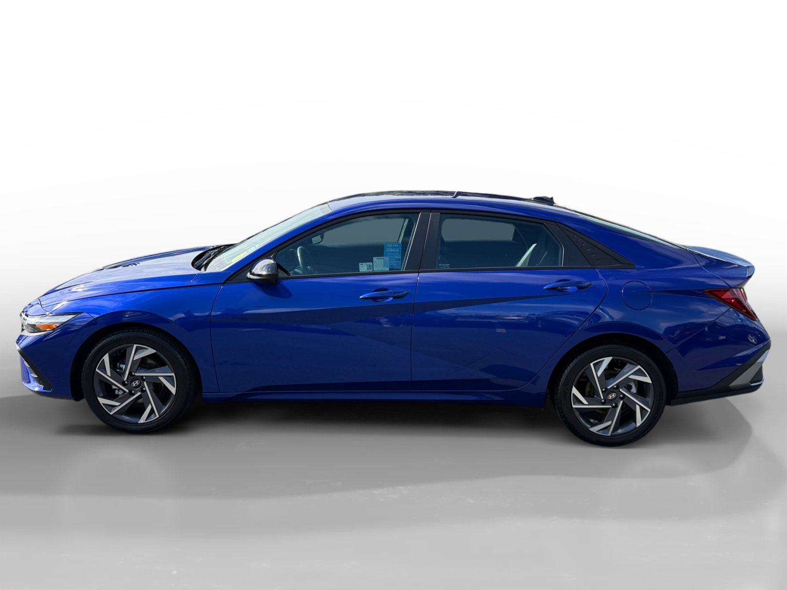 Used 2025 Hyundai Elantra Sport FWD image 2