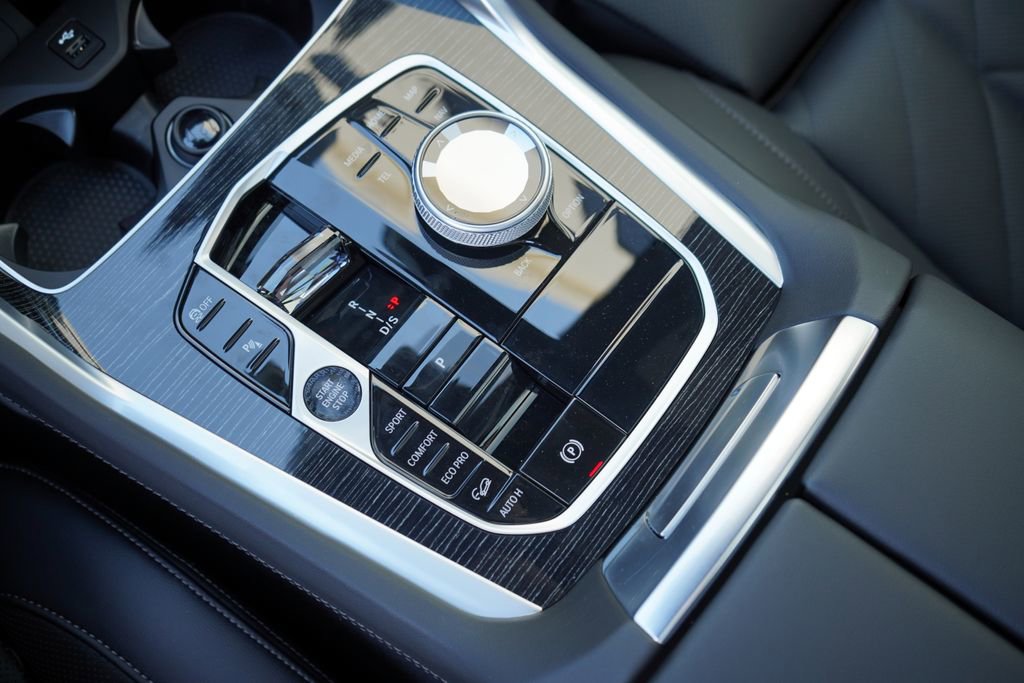 New 2026 BMW X6 xDrive40i w/ Executive Package image 17