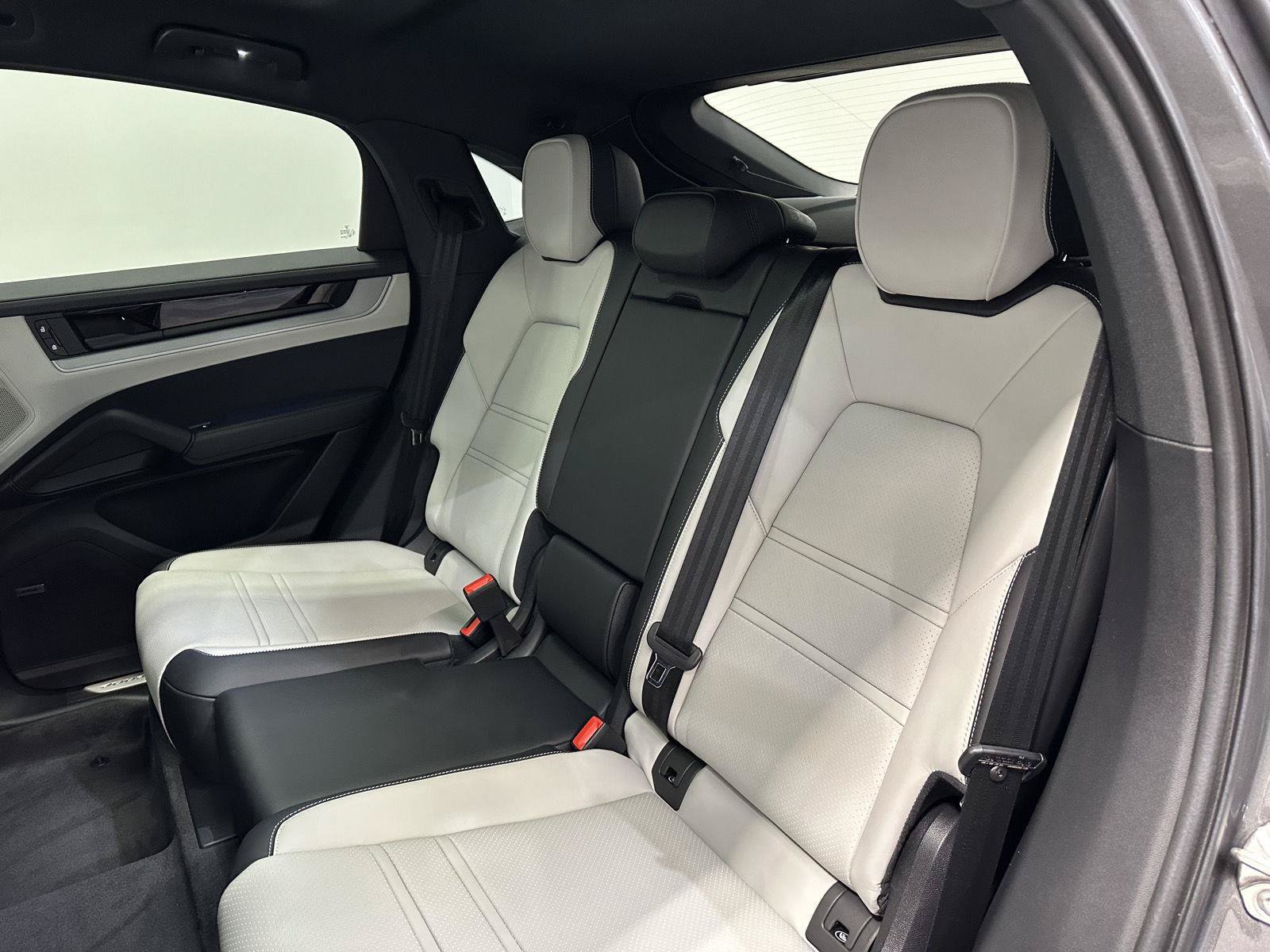 New 2026 Porsche Cayenne Coupe AWD/4WD image 36