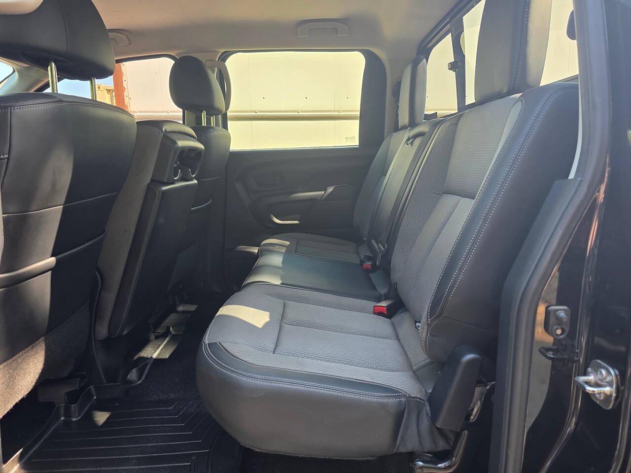 Used 2017 Nissan Titan S AWD/4WD image 27