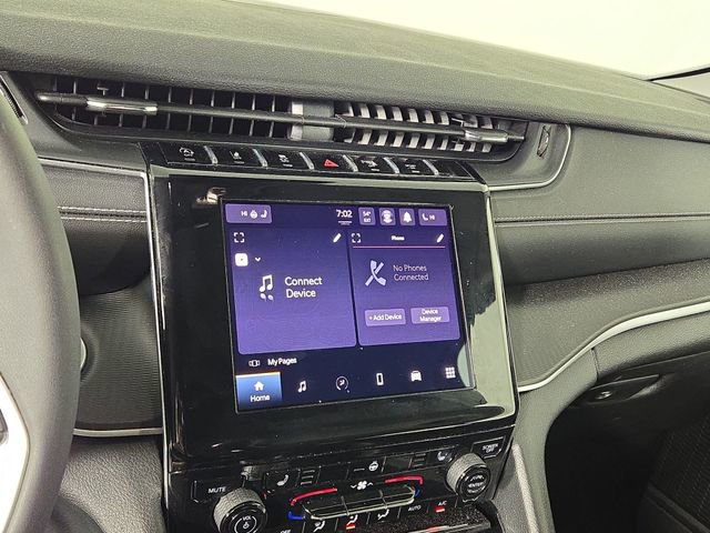 Used 2023 Jeep Grand Cherokee Laredo w/ Luxury Tech Group I image 18