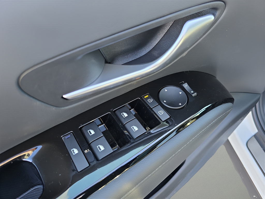 Certified 2025 Hyundai Tucson Limited FWD image 18