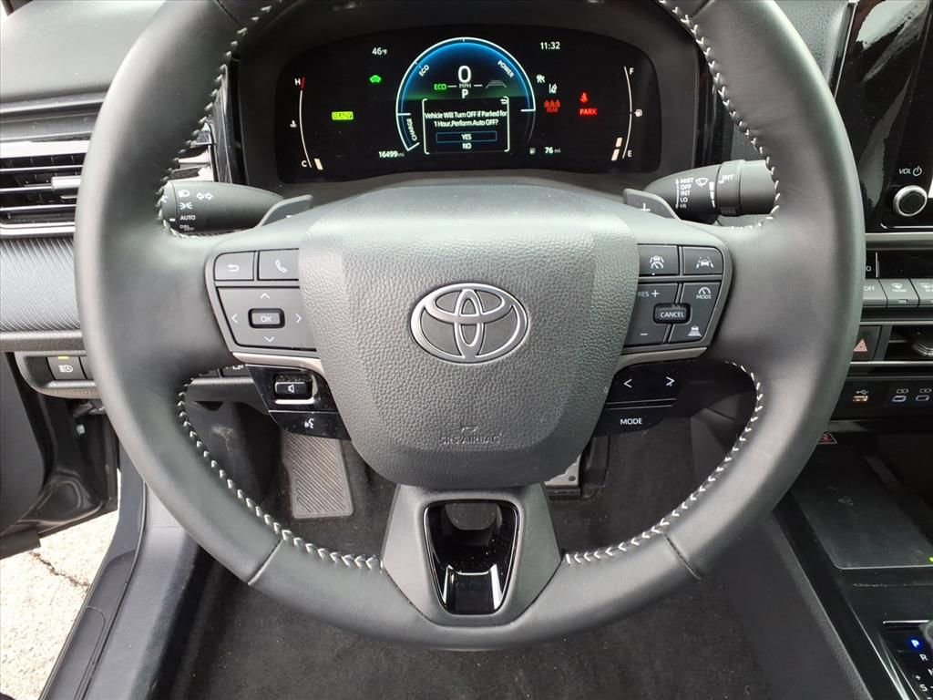 Used 2025 Toyota Camry SE image 18