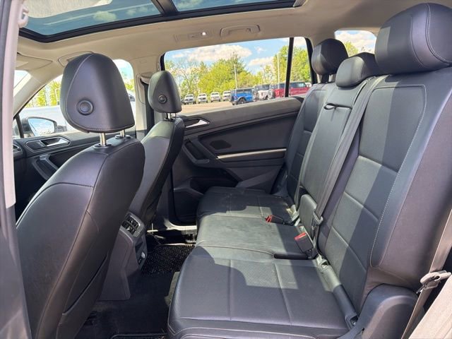 Used 2018 Volkswagen Tiguan SE w/ Panoramic Sunroof Package AWD/4WD image 18