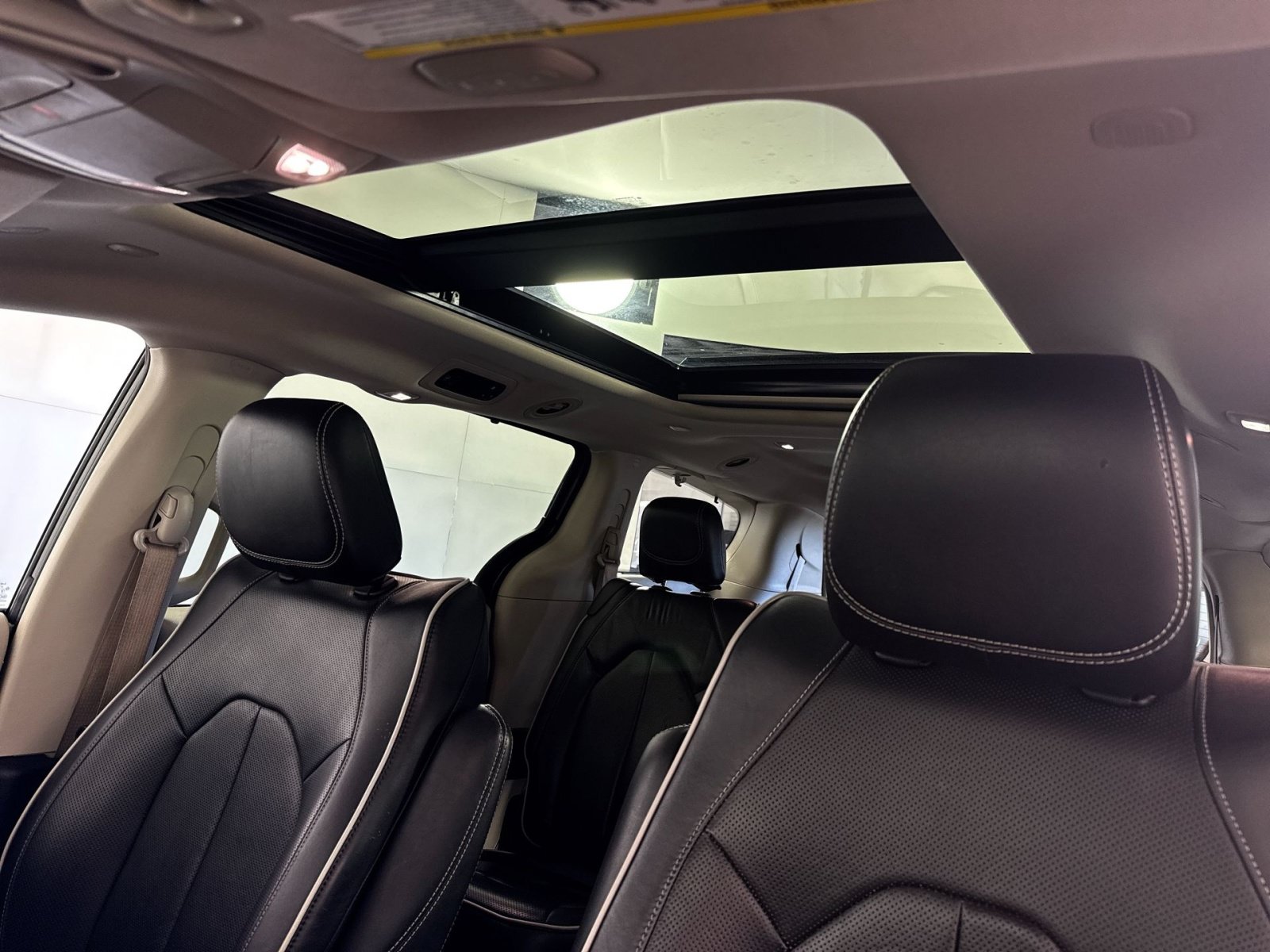 Used 2022 Chrysler Pacifica Limited FWD image 24