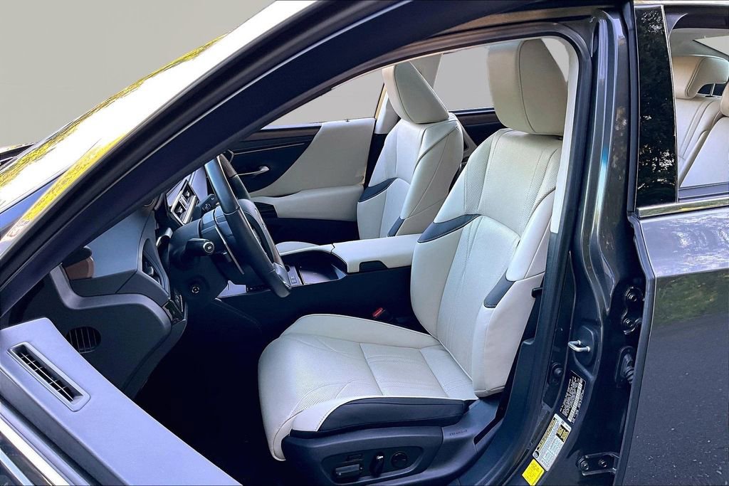 Used 2024 Lexus ES 300h Ultra Luxury w/ Accessory Package (Z2) FWD image 18