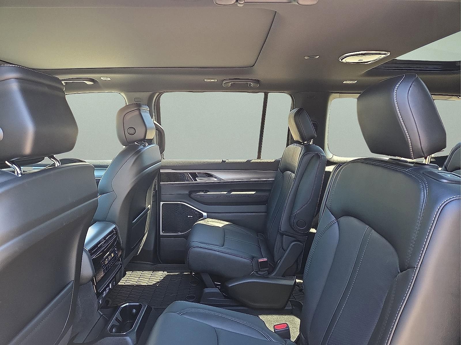 New 2026 Jeep Grand Wagoneer Limited AWD/4WD image 9