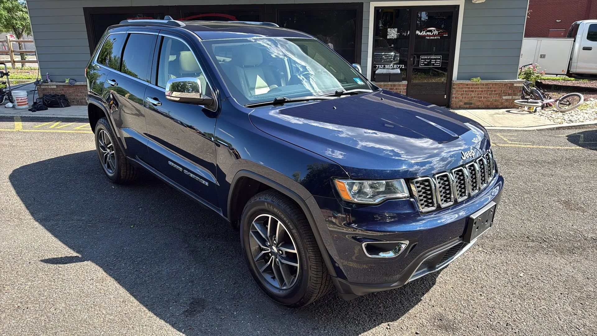 Used 2018 Jeep Grand Cherokee Limited AWD/4WD image 2