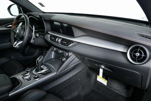 New 2025 Alfa Romeo Stelvio Sprint image 24
