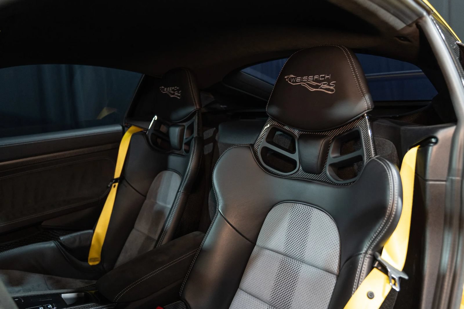 Used 2023 Porsche 718 Cayman GT4 RS w/ Weissach Package RWD image 32