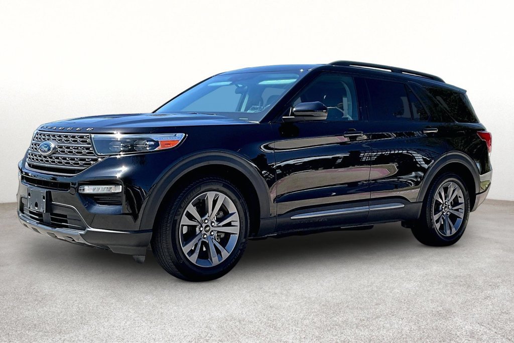 Used 2024 Ford Explorer XLT w/ Equipment Group 202A RWD image 5