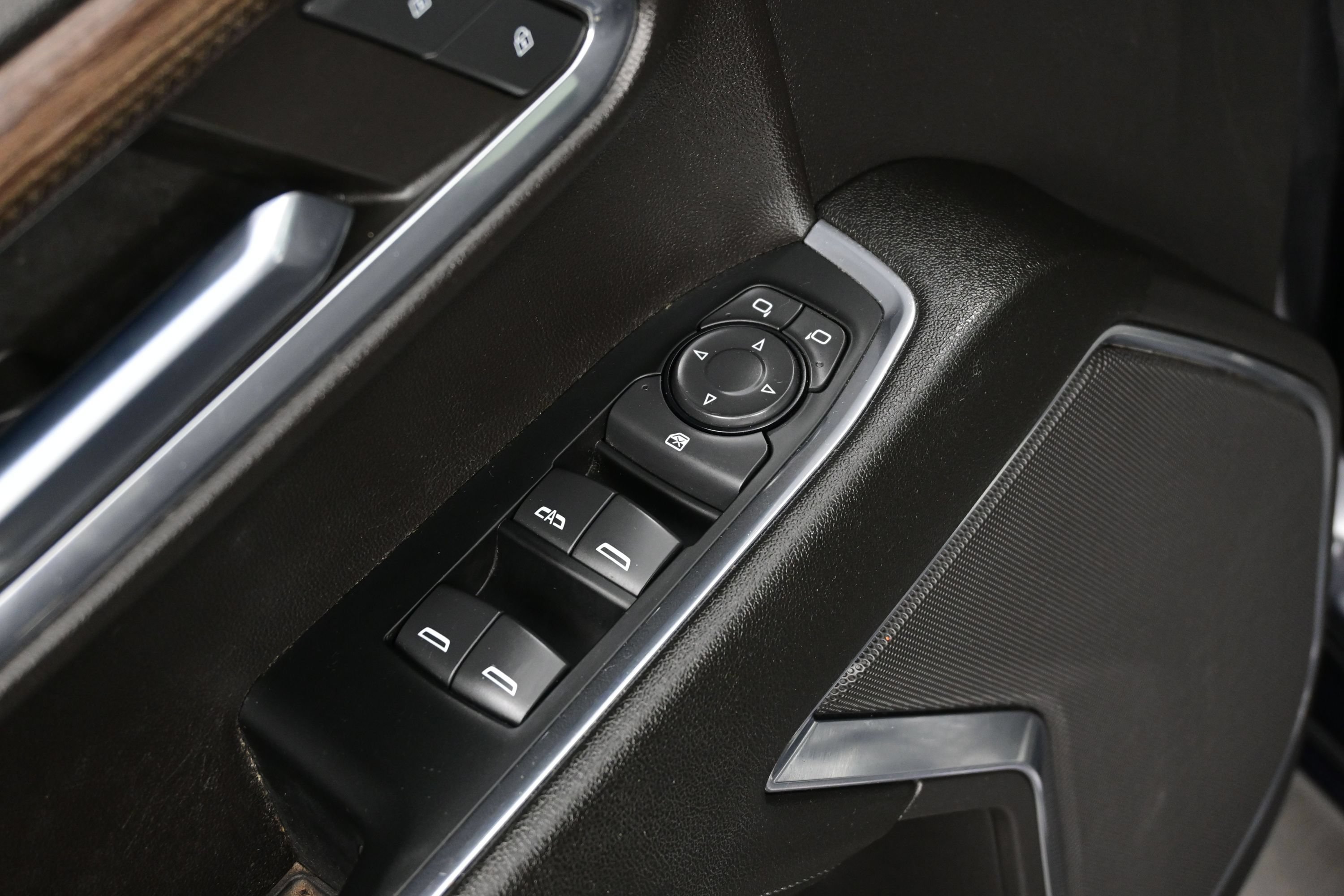 Used 2024 Chevrolet Silverado 1500 LT AWD/4WD image 10