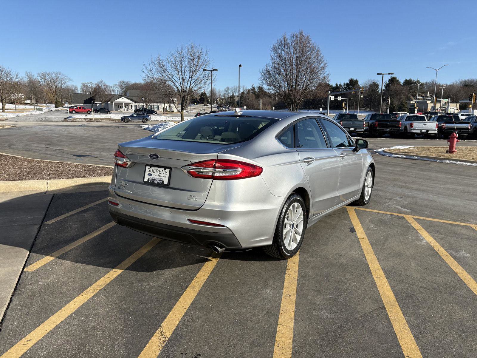 Used 2020 Ford Fusion SE image 6