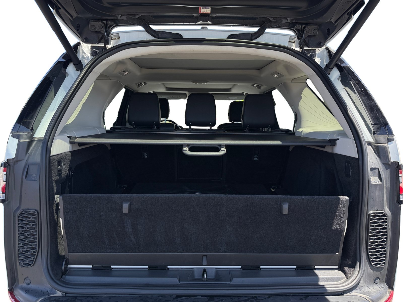 Used 2017 Land Rover Discovery HSE AWD/4WD image 17