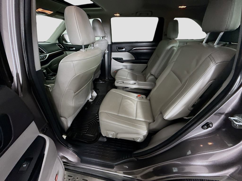 Used 2016 Toyota Highlander Limited image 17