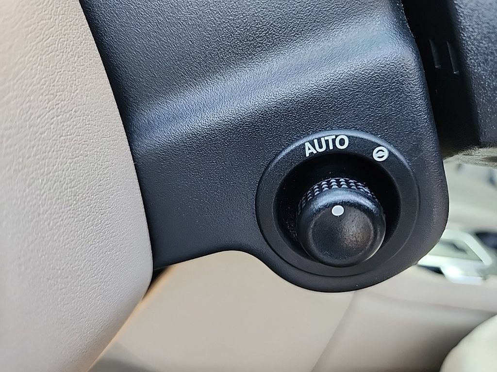 Used 2013 Land Rover LR4 HSE LUX AWD/4WD image 25