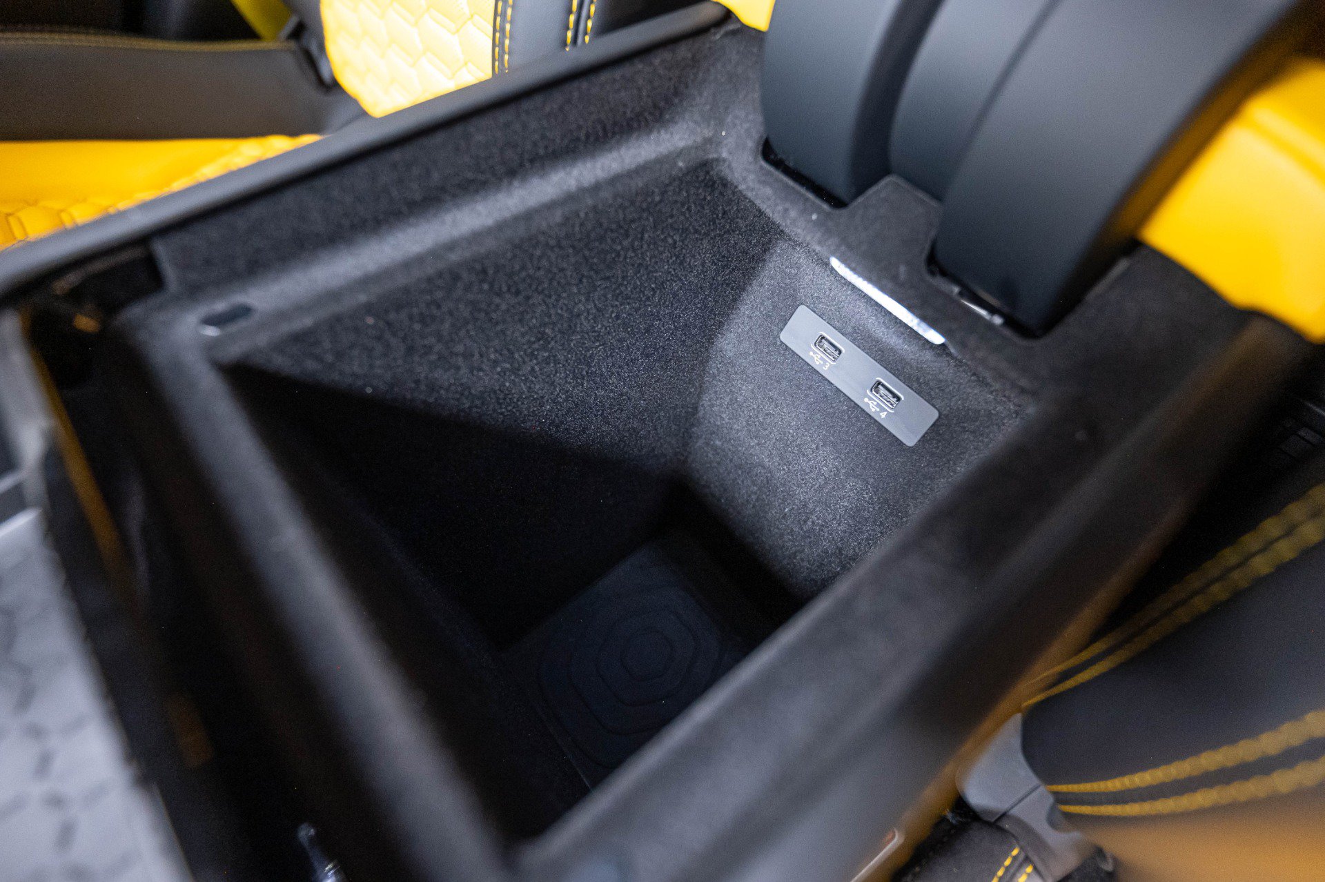 Used 2019 Lamborghini Urus AWD/4WD image 25