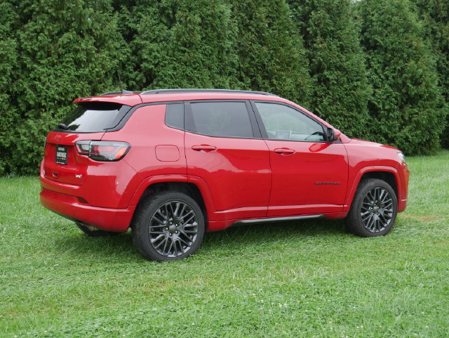 Used 2022 Jeep Compass Limited w/ (RED) Package AWD/4WD image 13