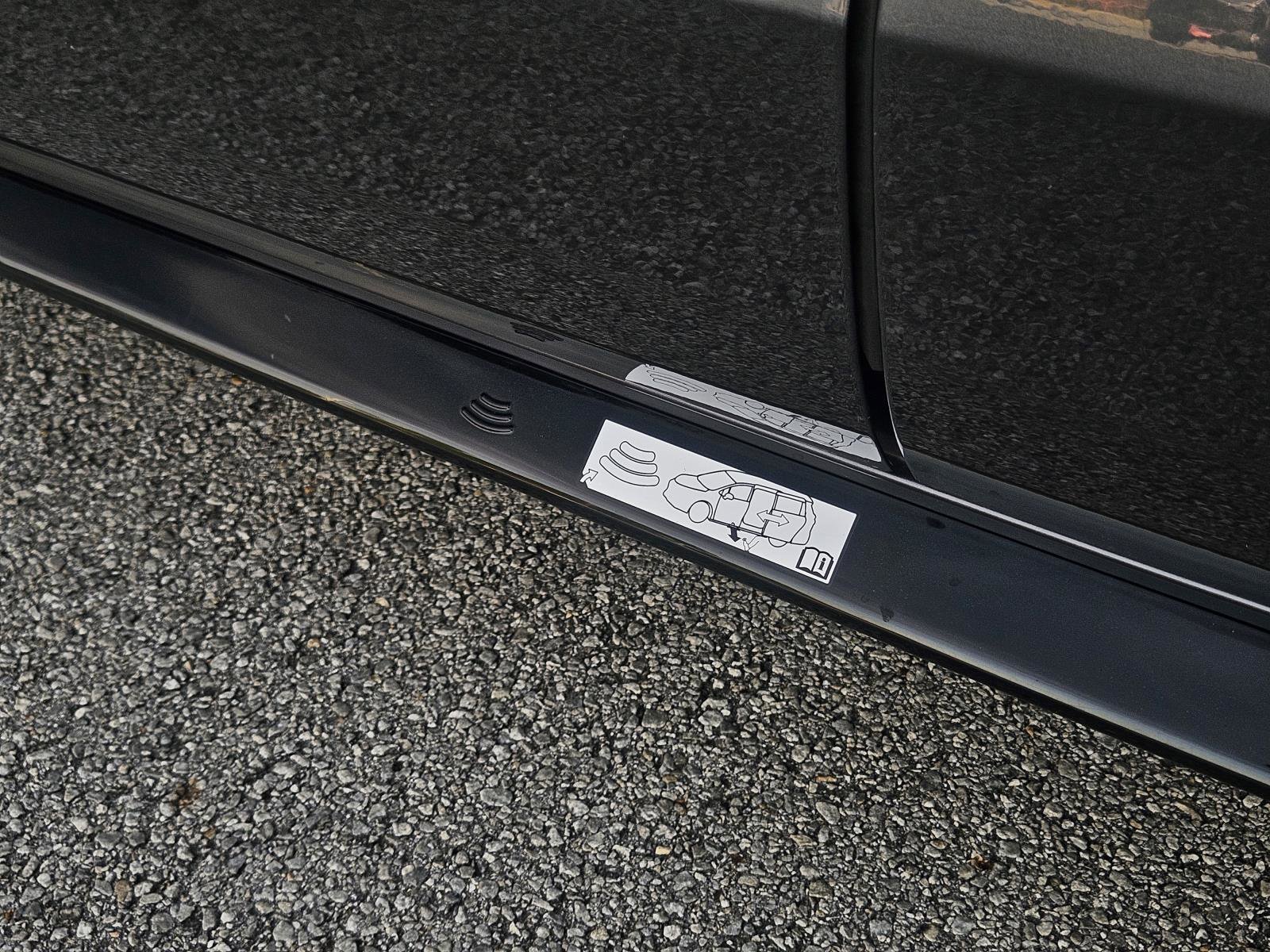 Used 2025 Toyota Sienna Limited image 10