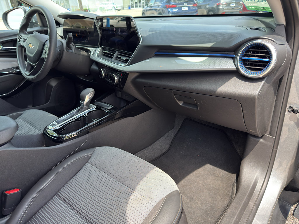 Used 2025 Chevrolet Trax LT FWD image 35
