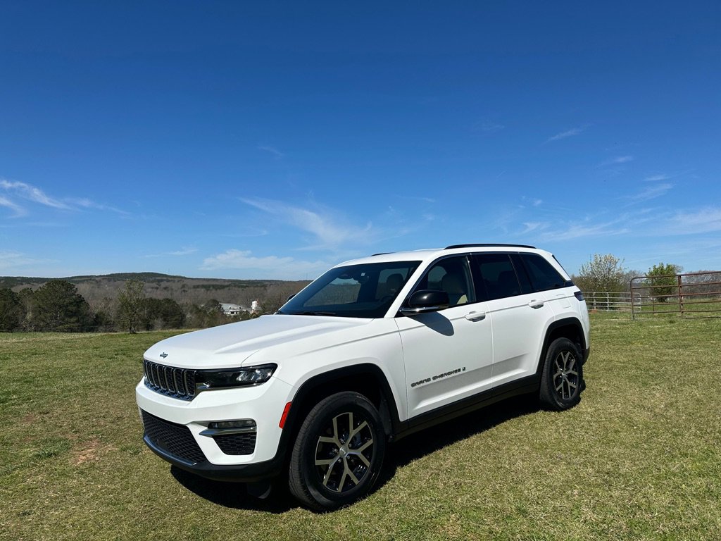 Used 2023 Jeep Grand Cherokee Limited image 8