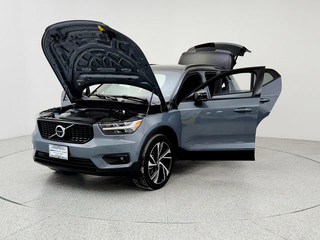 Certified 2022 Volvo XC40 T5 R-Design w/ Advanced Package image 9