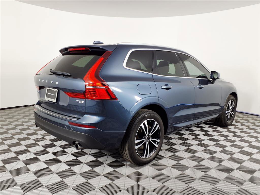 Used 2021 Volvo XC60 T5 Momentum w/ Advanced Package image 4