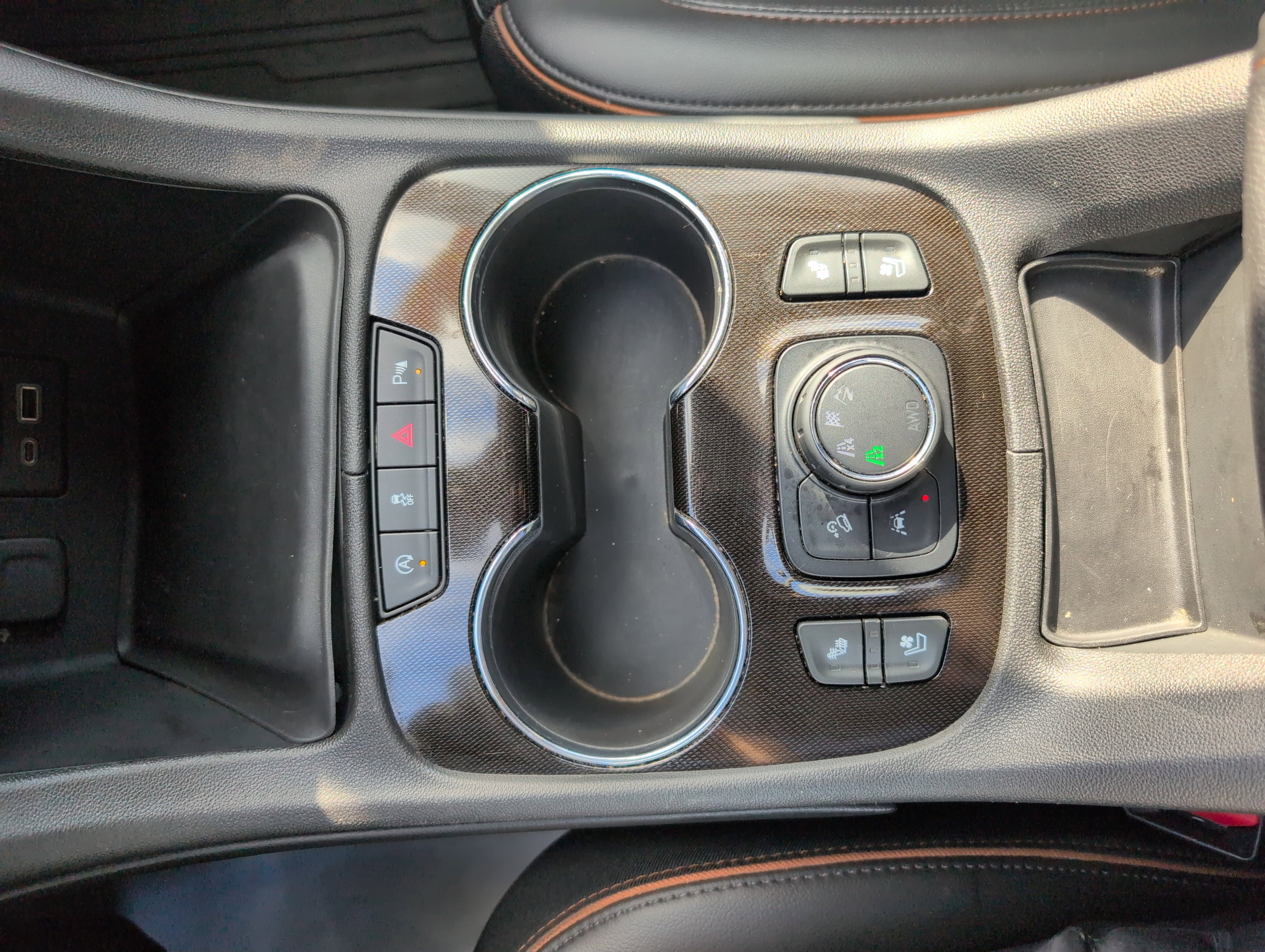 Used 2023 GMC Acadia AT4 w/ Technology Package image 25