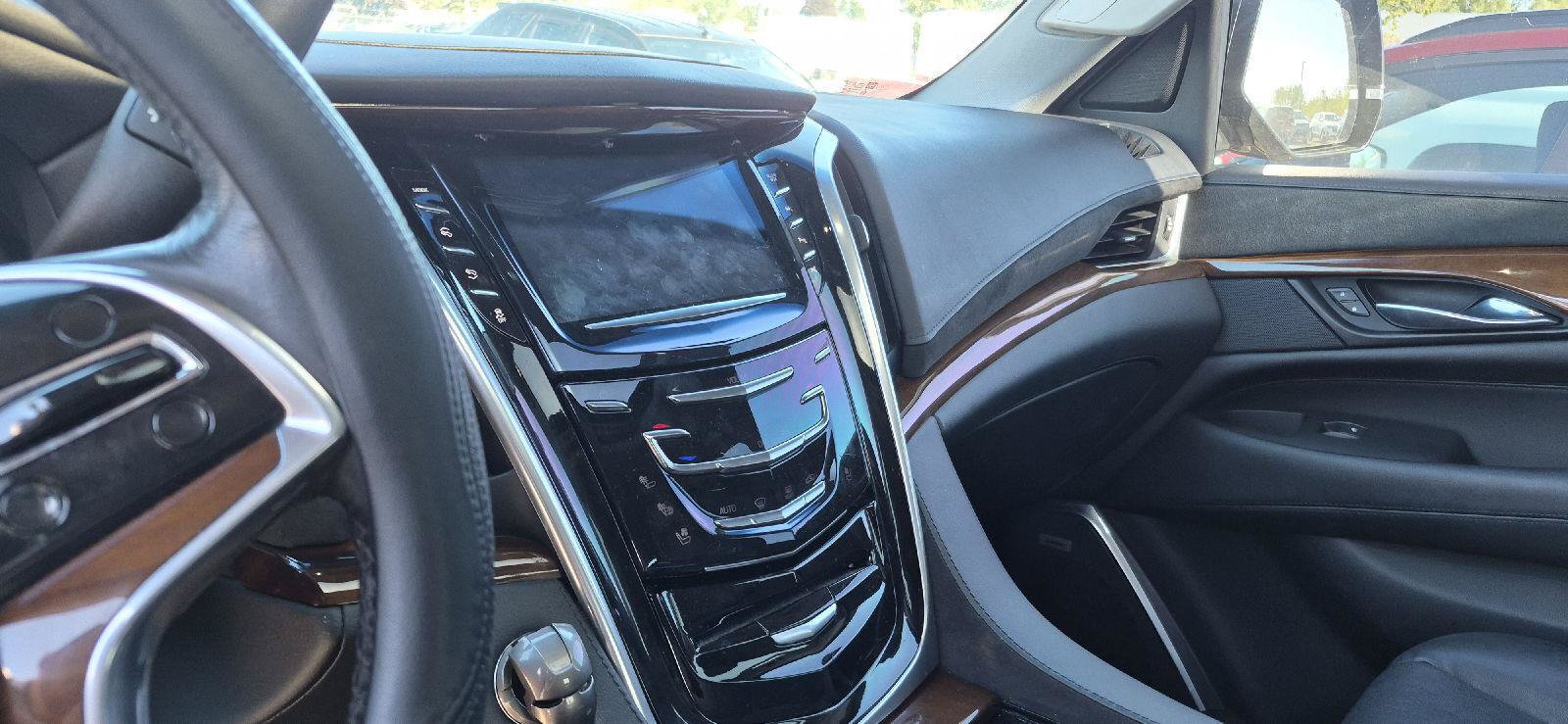 Used 2020 Cadillac Escalade Luxury AWD/4WD image 10
