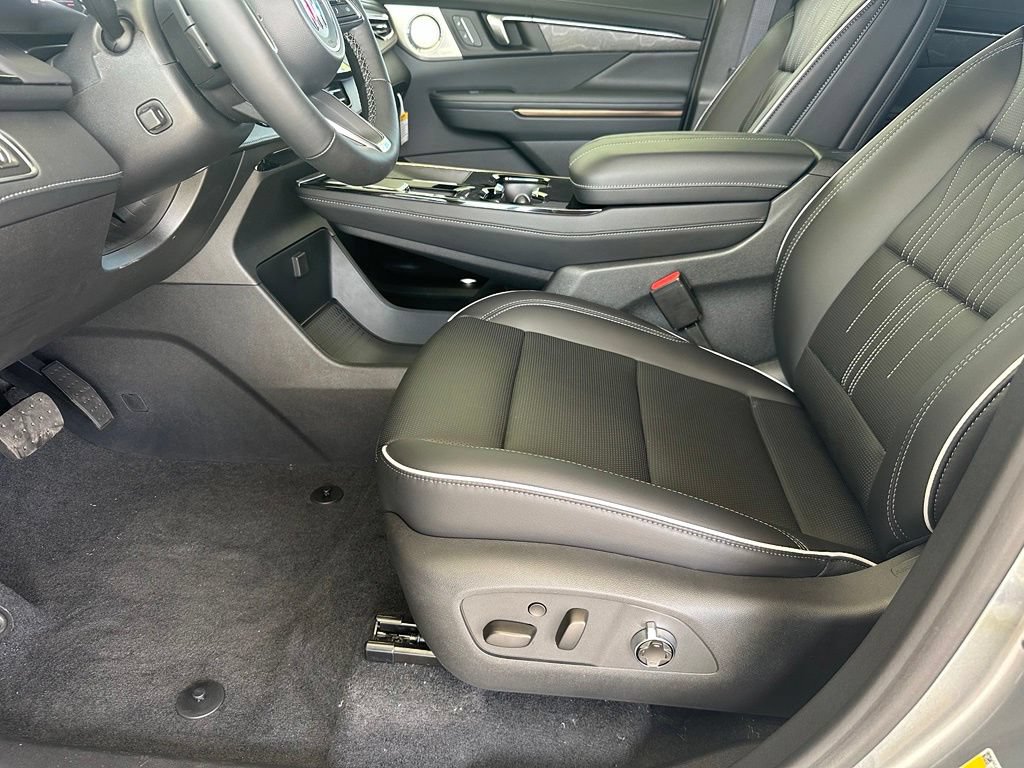 New 2026 Buick Enclave Avenir w/ Super Cruise Package FWD image 14