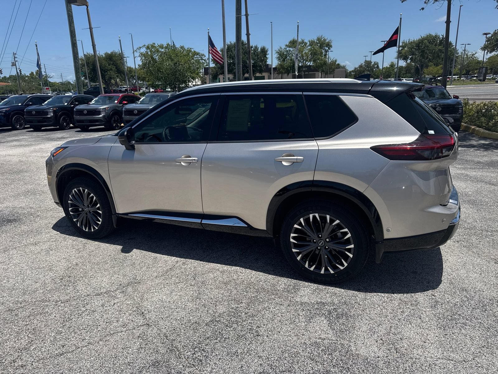 Certified 2024 Nissan Rogue Platinum FWD image 16