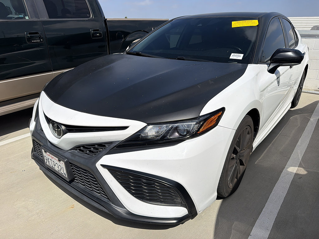Used 2022 Toyota Camry SE FWD image 2
