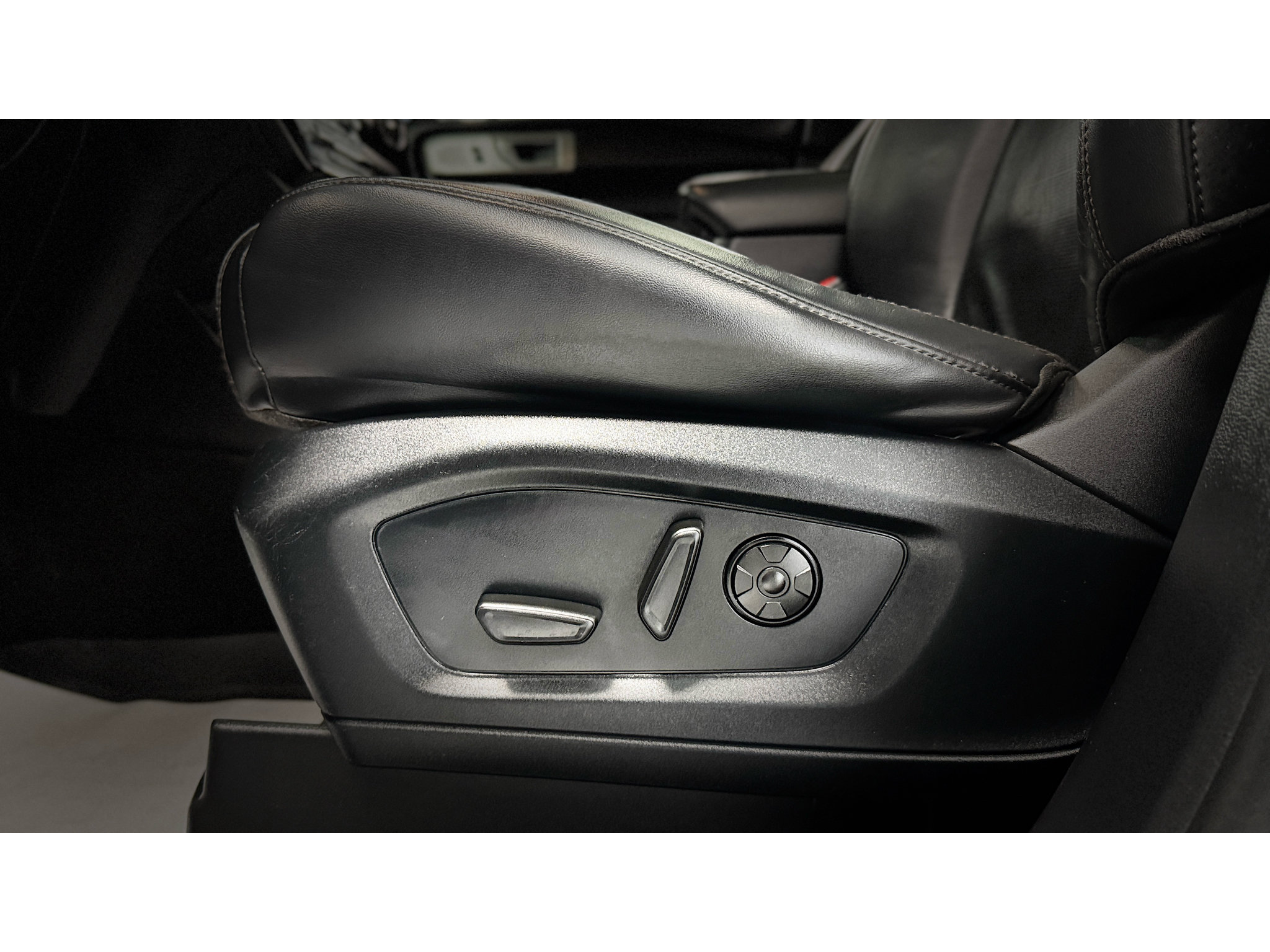 Used 2021 Ford Explorer Platinum w/ Equipment Group 601A AWD/4WD image 14