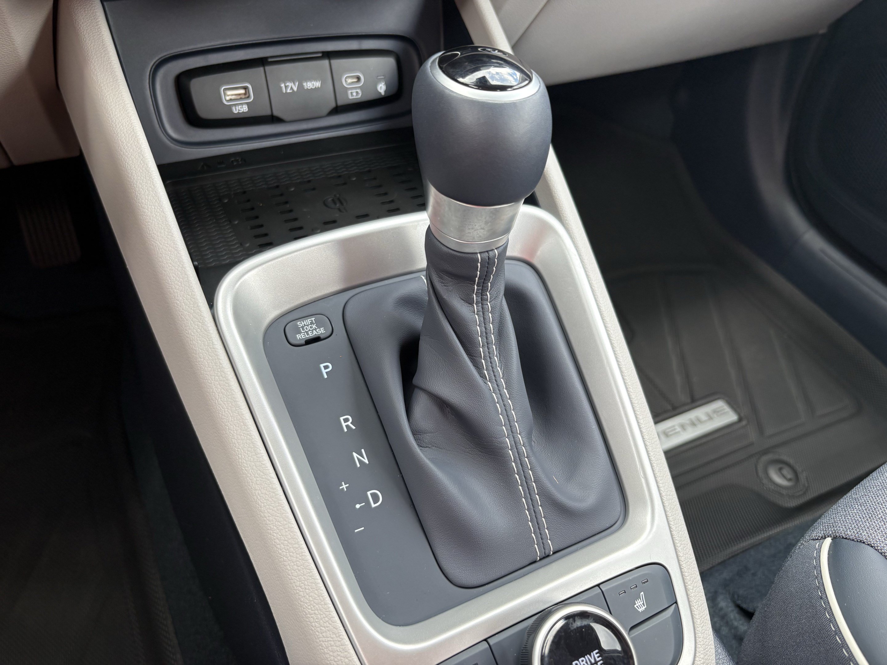 Certified 2025 Hyundai Venue Limited FWD image 16