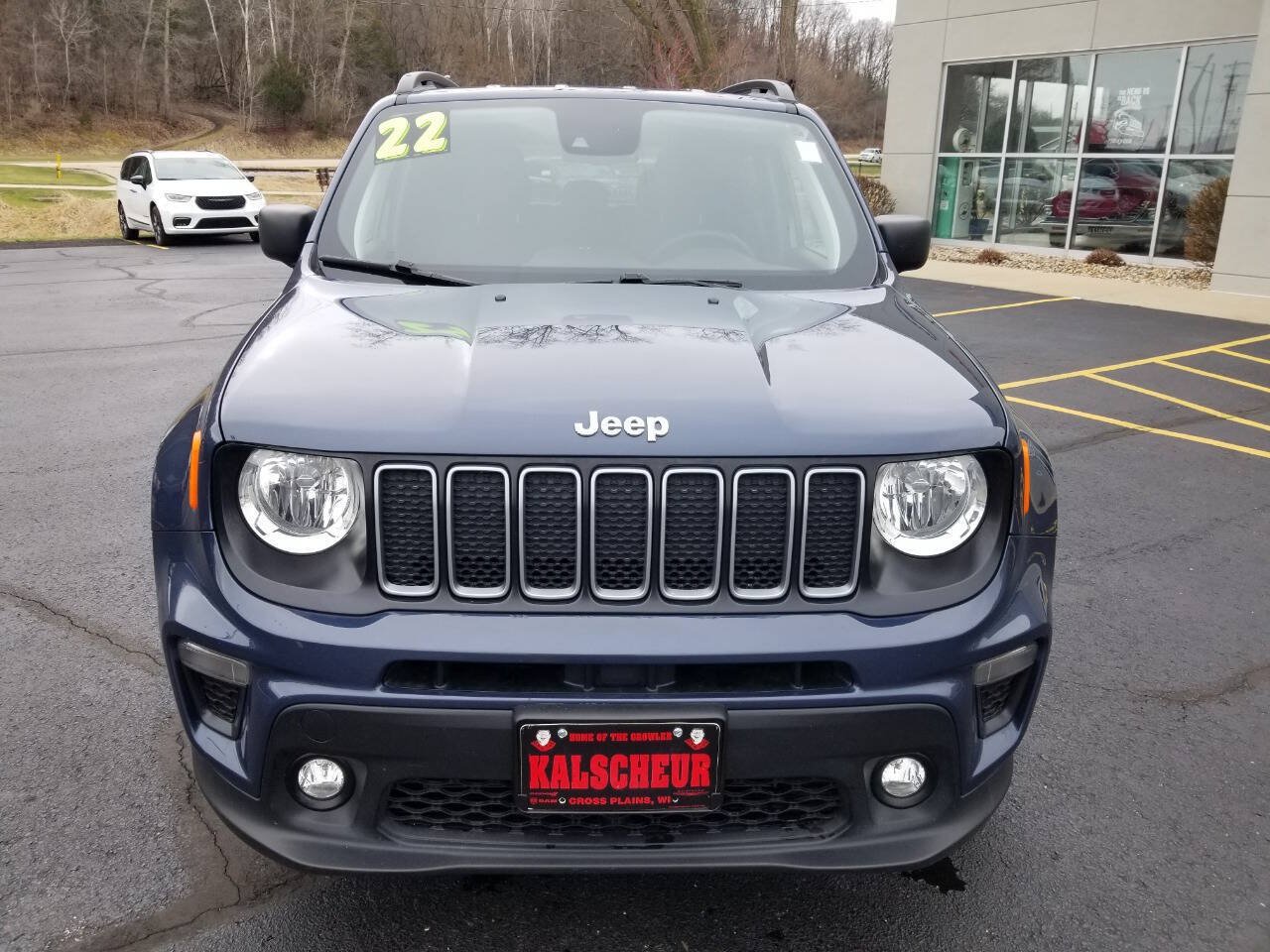 Certified 2022 Jeep Renegade Latitude w/ Convenience Group AWD/4WD image 2