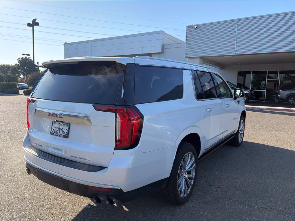 Used 2022 GMC Yukon XL Denali w/ Denali Premium Package AWD/4WD image 6
