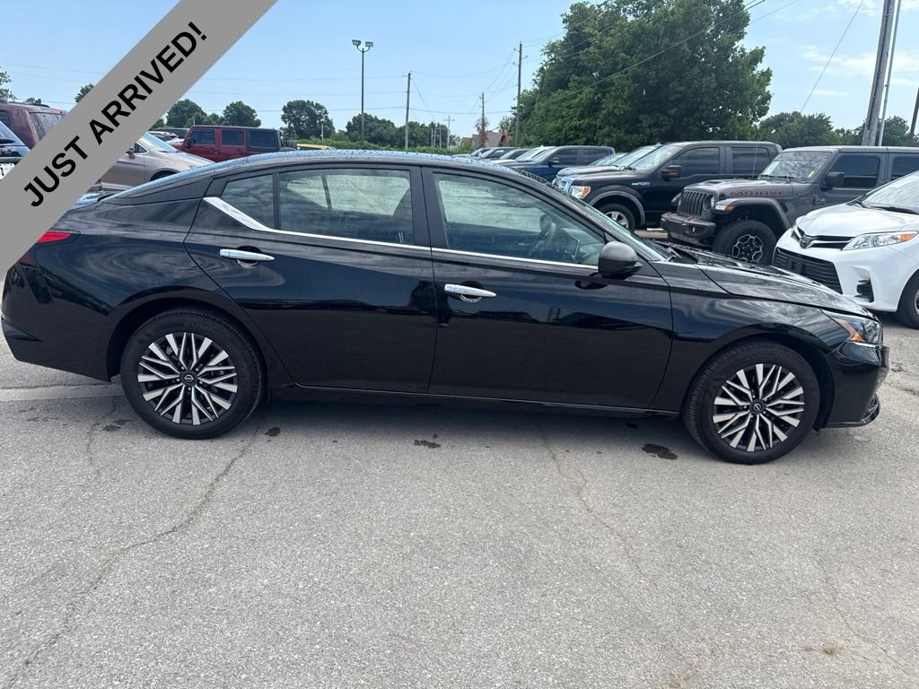 Certified 2025 Nissan Altima 2.5 SV AWD/4WD image 4
