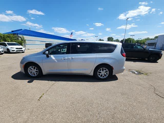 Certified 2023 Chrysler Voyager LX FWD image 21