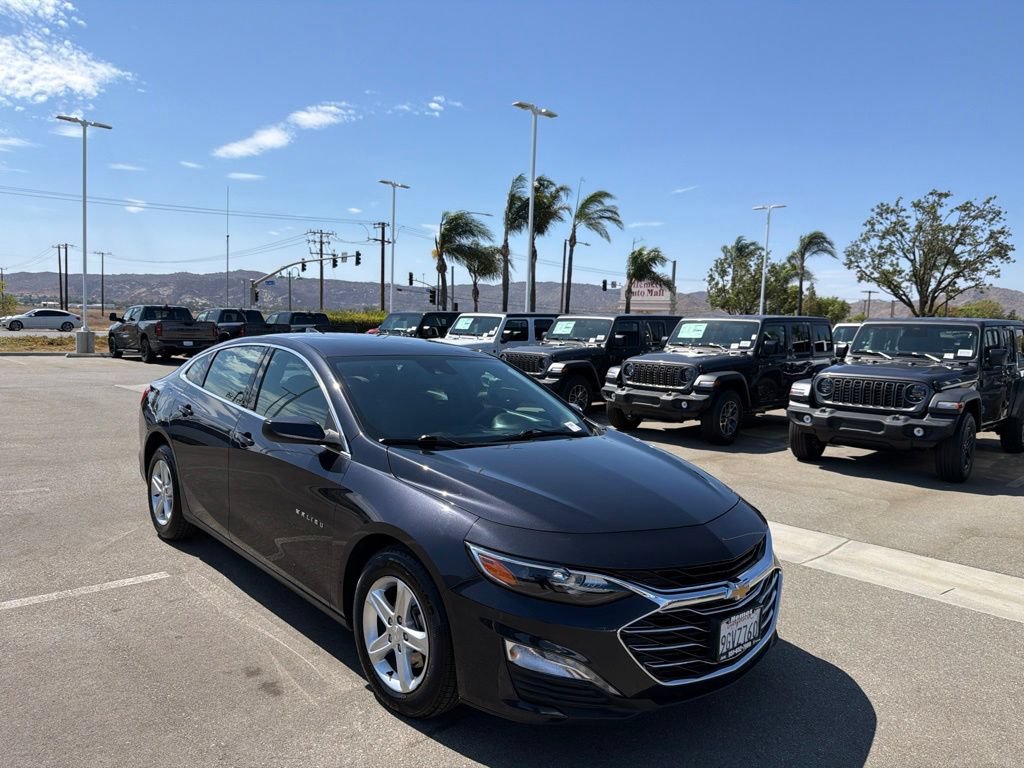 Used 2023 Chevrolet Malibu LT FWD image 2