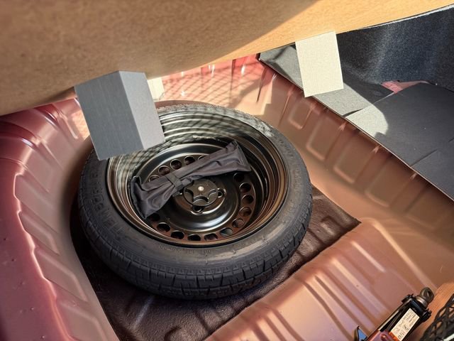 Used 2025 Nissan Versa SV w/ Trunk Package image 29