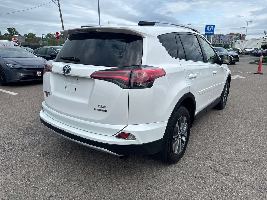 Used 2016 Toyota RAV4 XLE AWD/4WD image 9